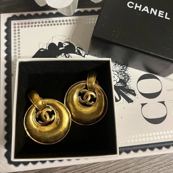 CHANEL Vintage Gold CC Drop Earrings - Picture 1 of 10